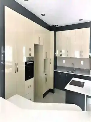 Modern_High_Gloss_2_Toned_Kitche